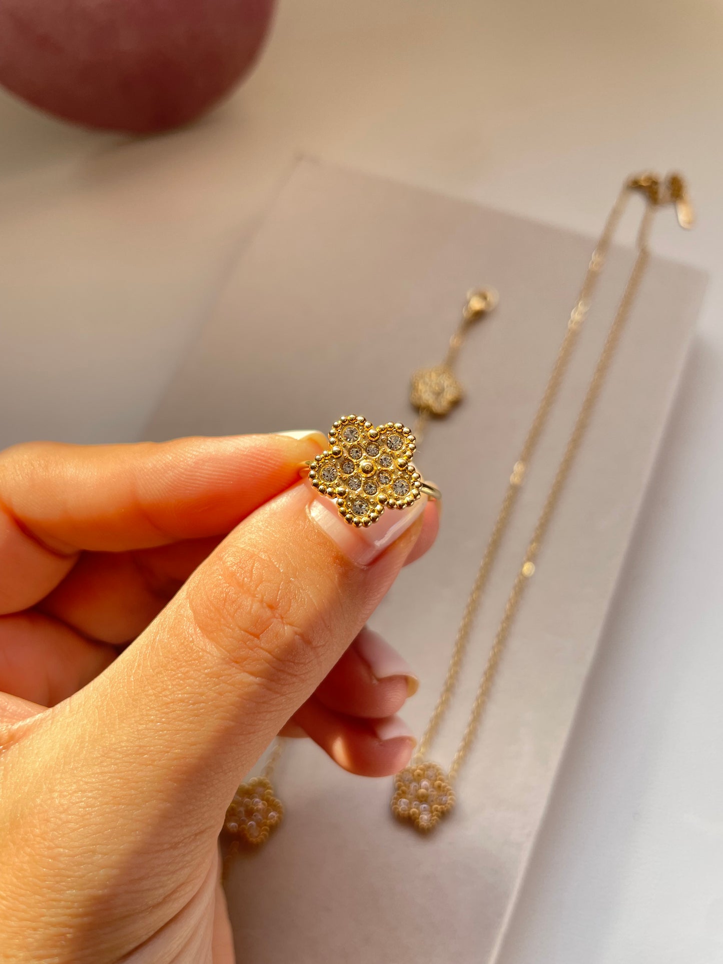 Clover single sparkly ring (ajustable)