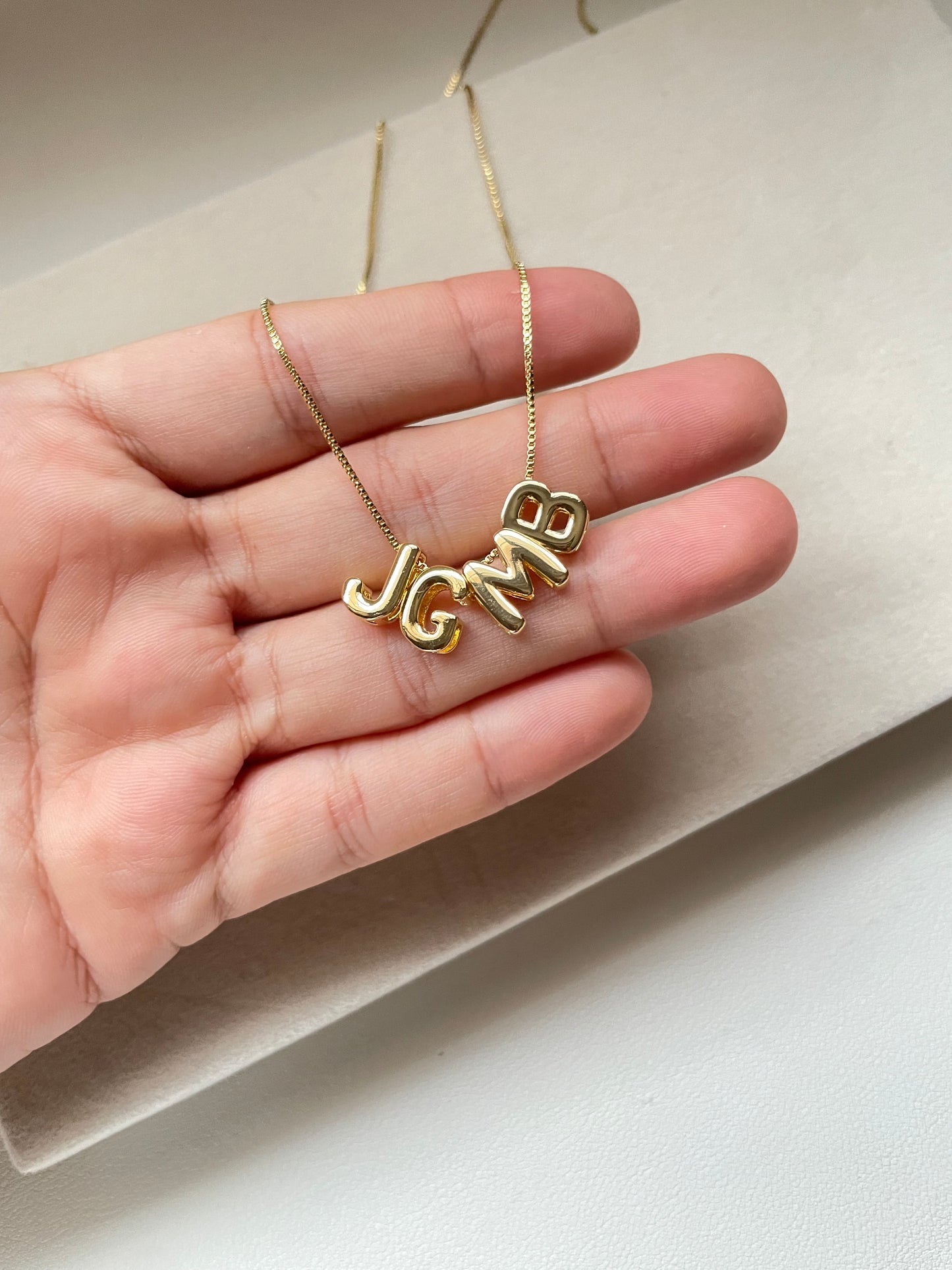 Bubble small initials (iniciales sin cadena)