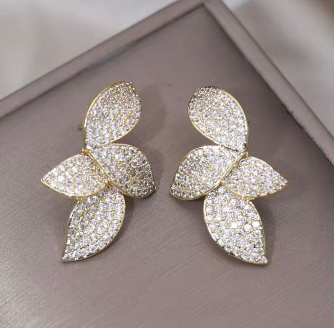 Leave studs (medianos)