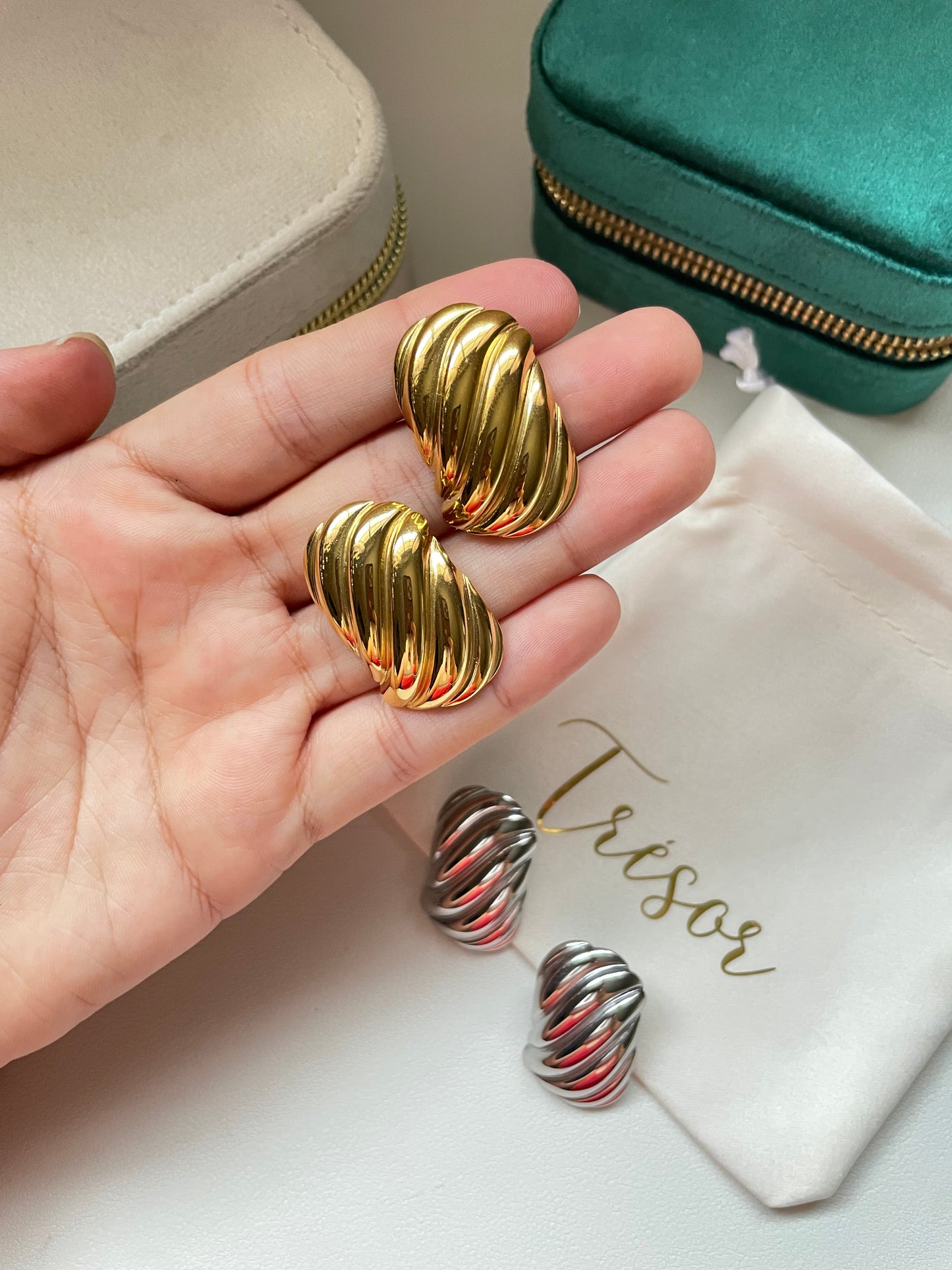 Wave earrings