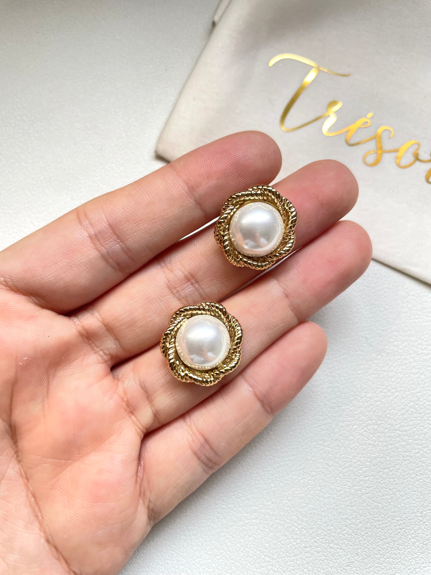Flower pearl studs