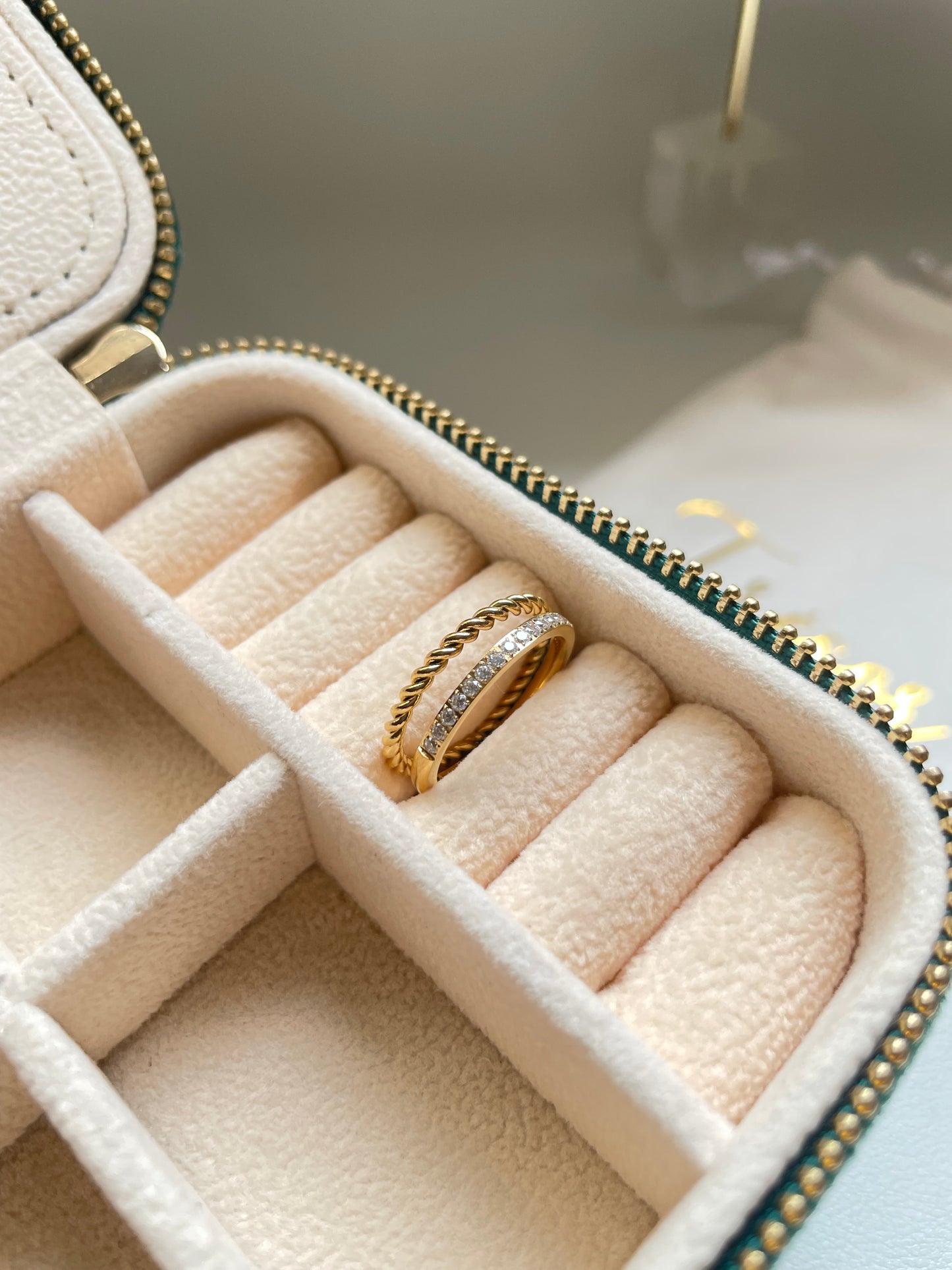 Doube chain and zirconia ring (talla 7)