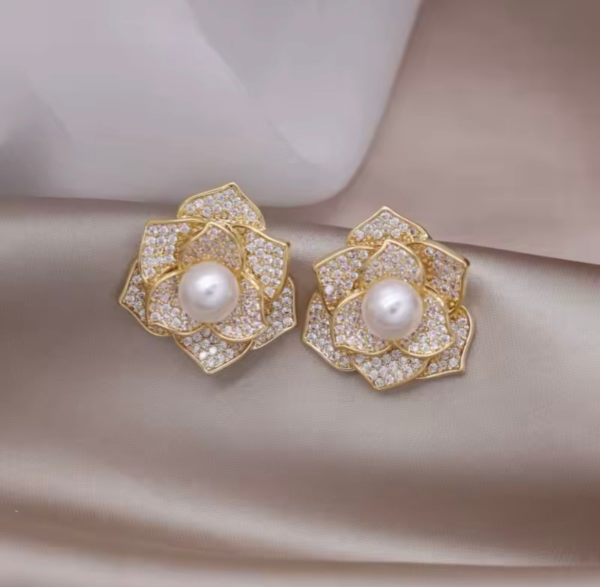 Shiny flower pearl