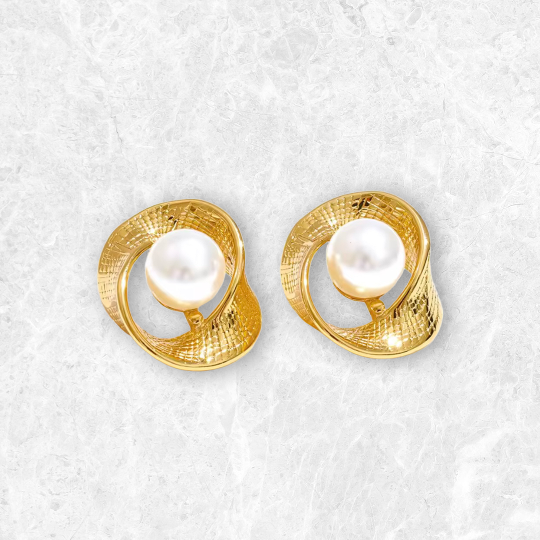 Twisted geometric pearls