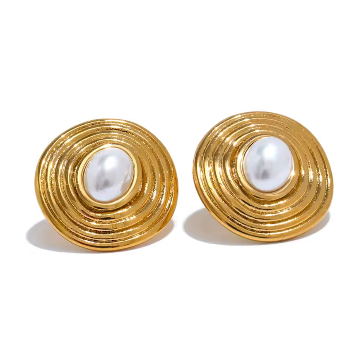 Round pearl studs