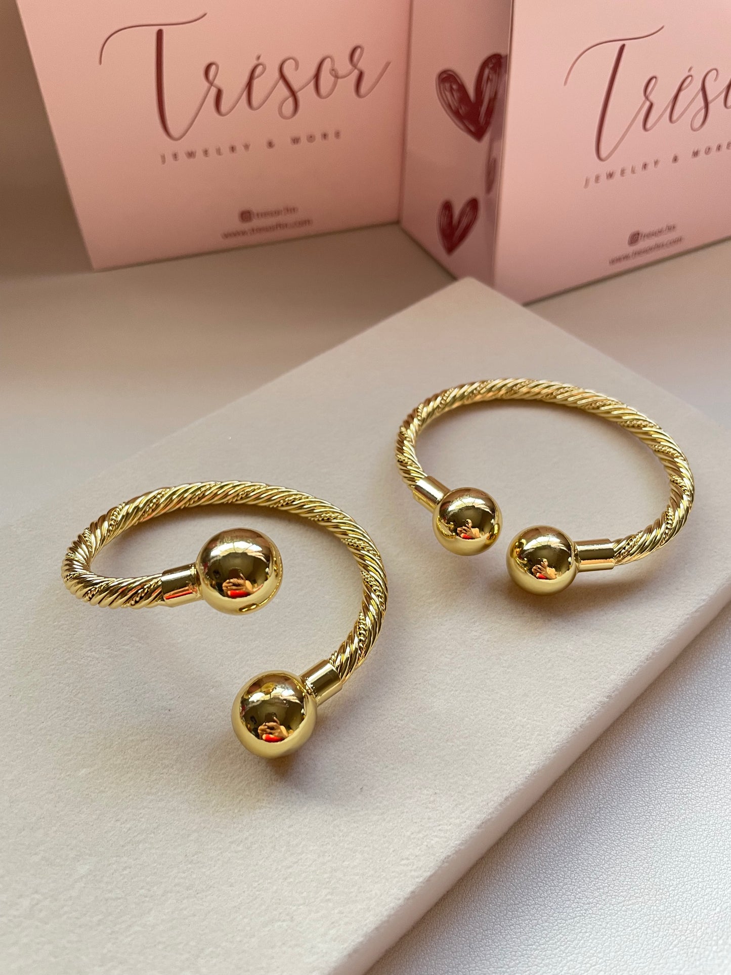 Cuff tejido dorado (flexible y ajustable)