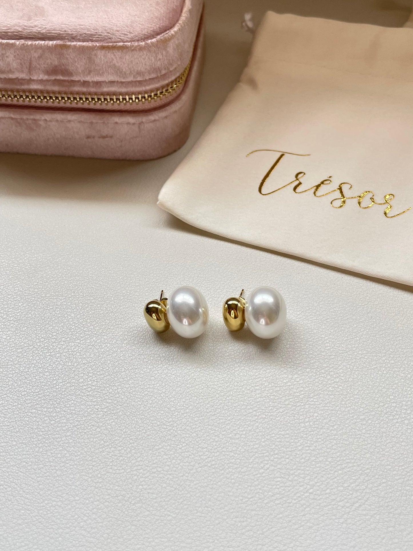 Classy pearl studs