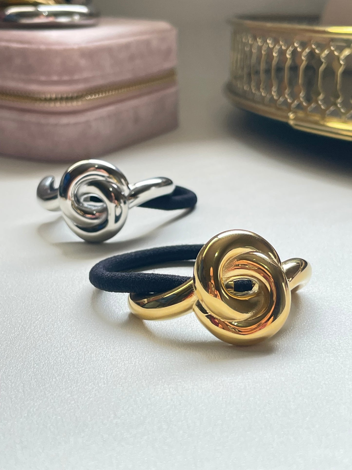 Knot pony cuff small plateado