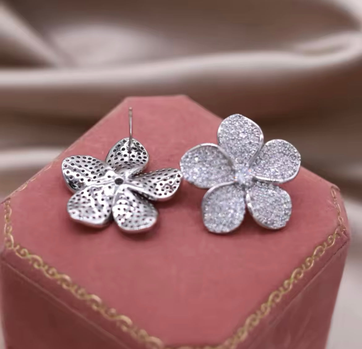 Fiore studs