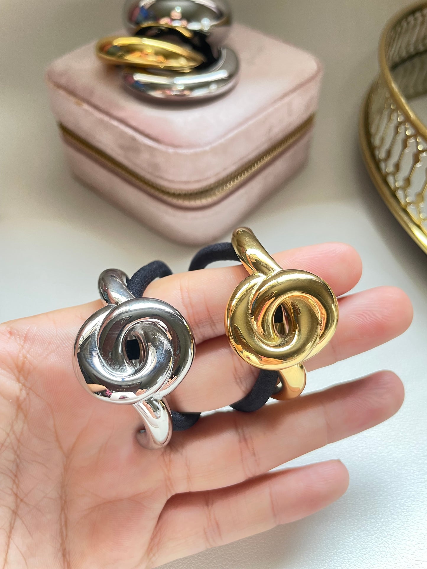 Knot pony cuff small plateado