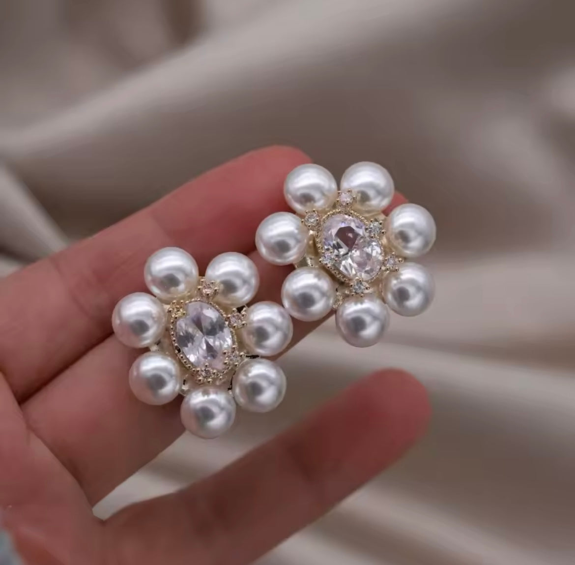 Pearl studs