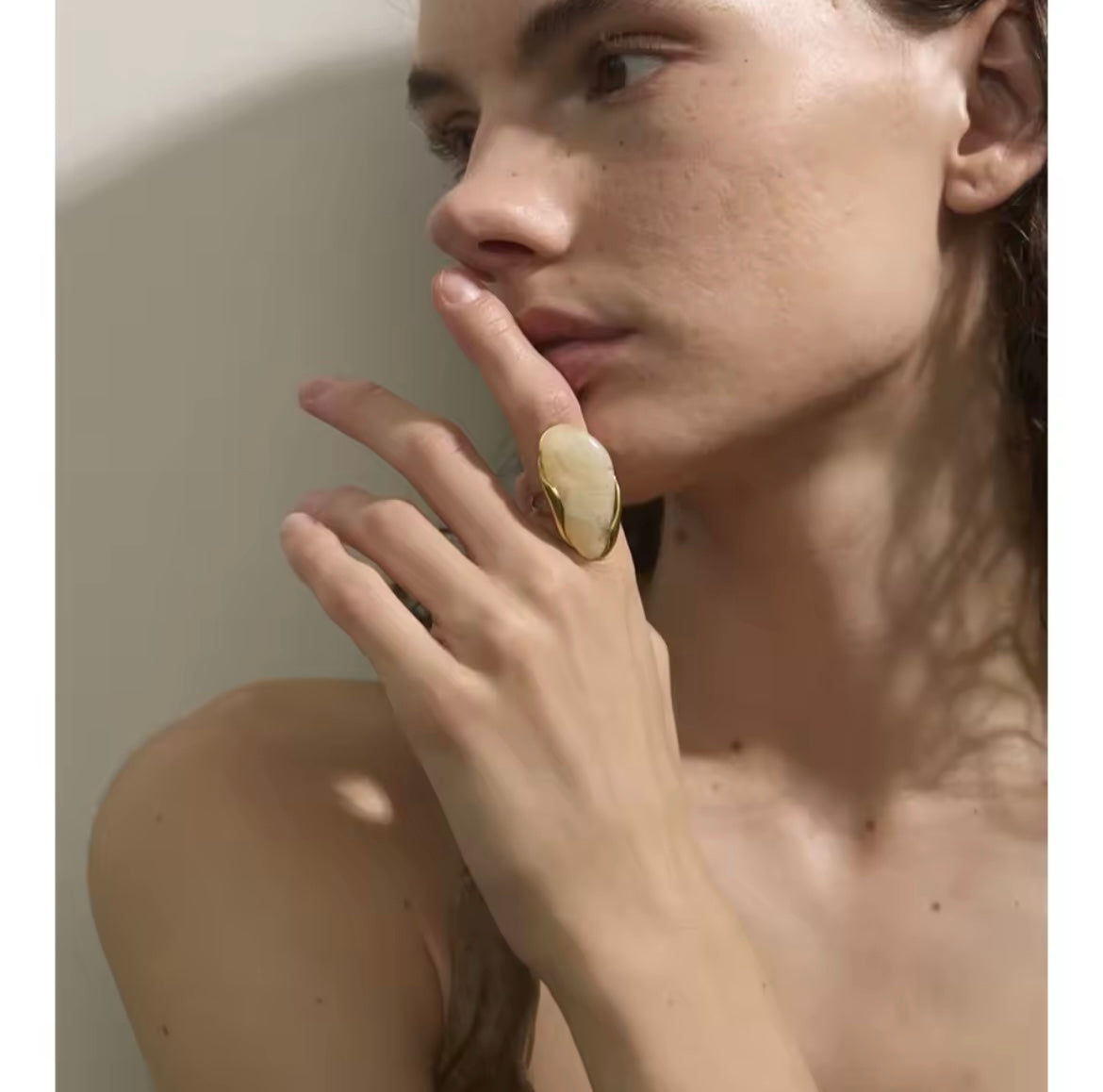 Resin geometric irregular ring (ajustable hasta talla 8 o mas)