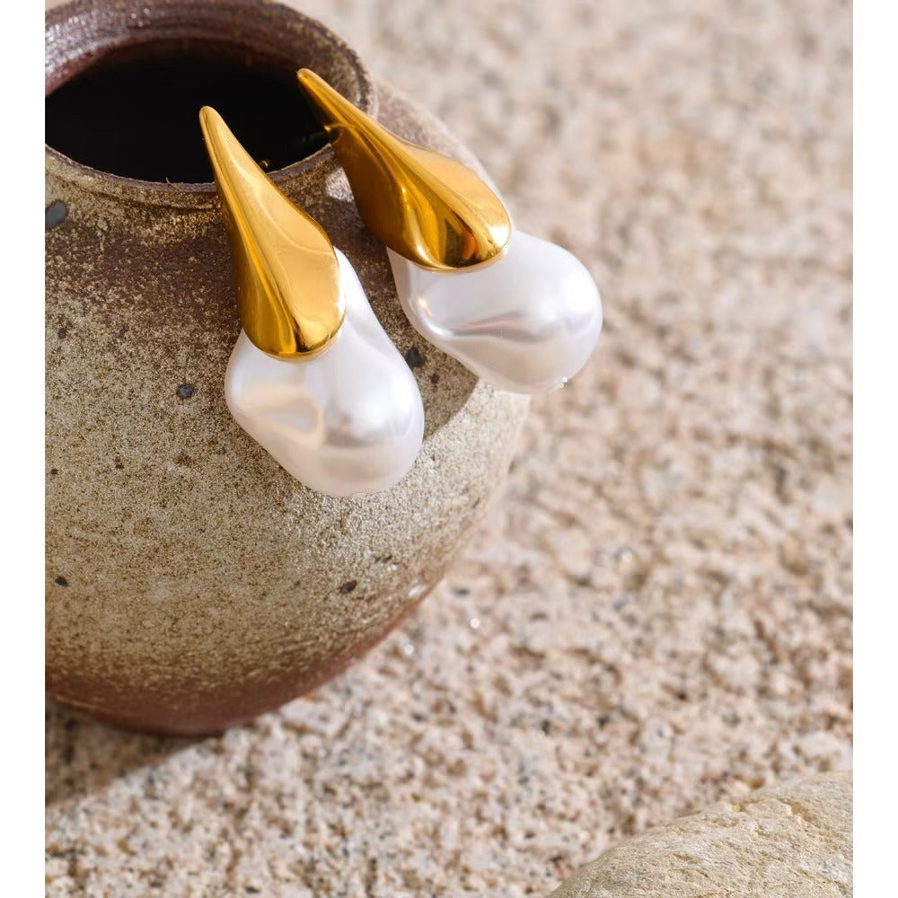 Geometric pearl studs