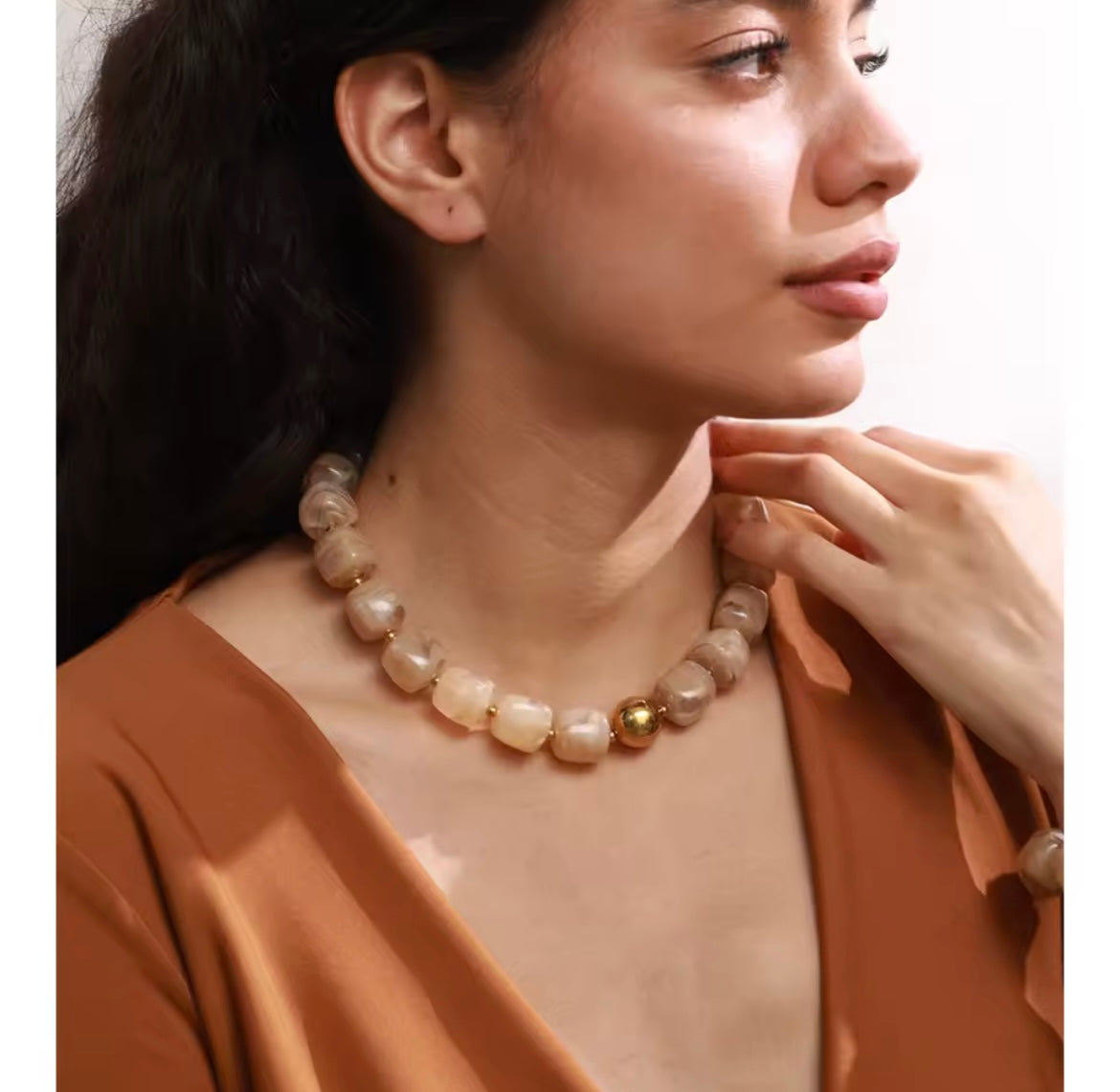 Square beads set brown