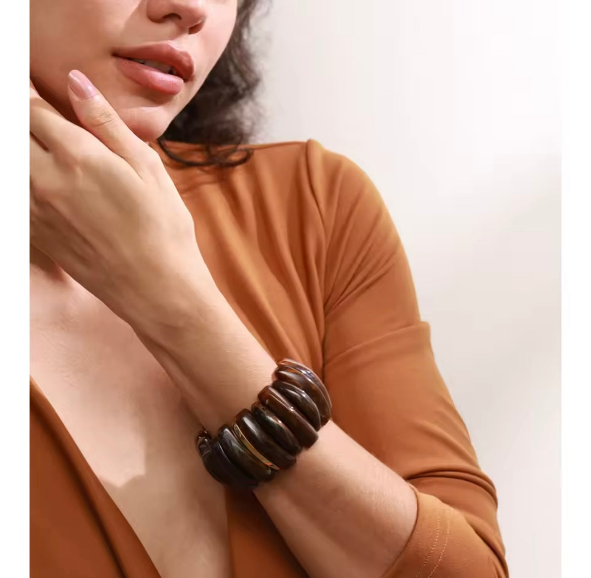 Resin statement large elastic bangle