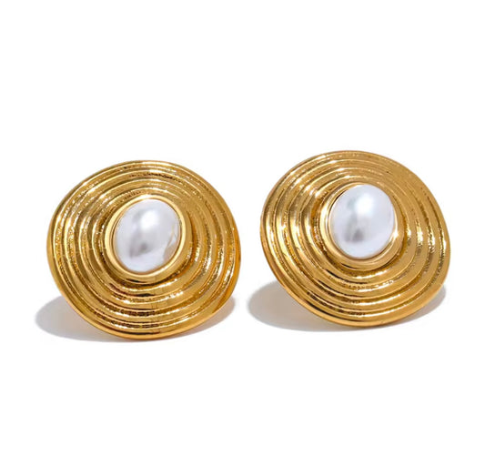 Round pearl studs