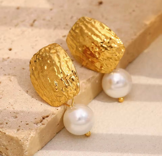 Gold stud pearls