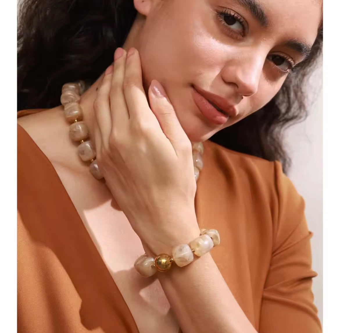 Square beads set brown