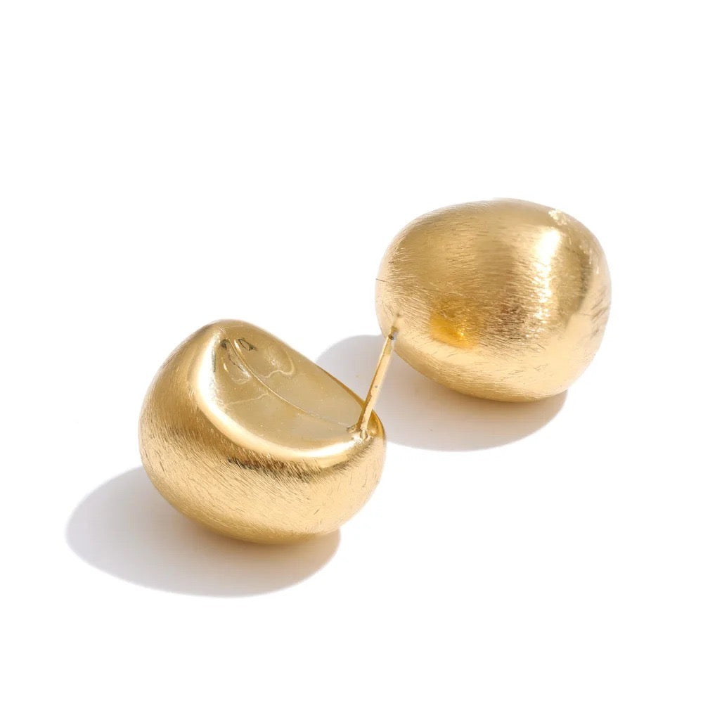 Water drop brushed earrings