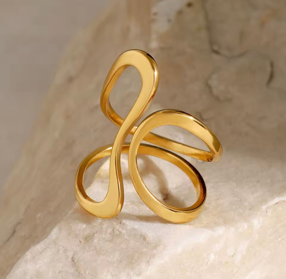Irregular minimalist ring
