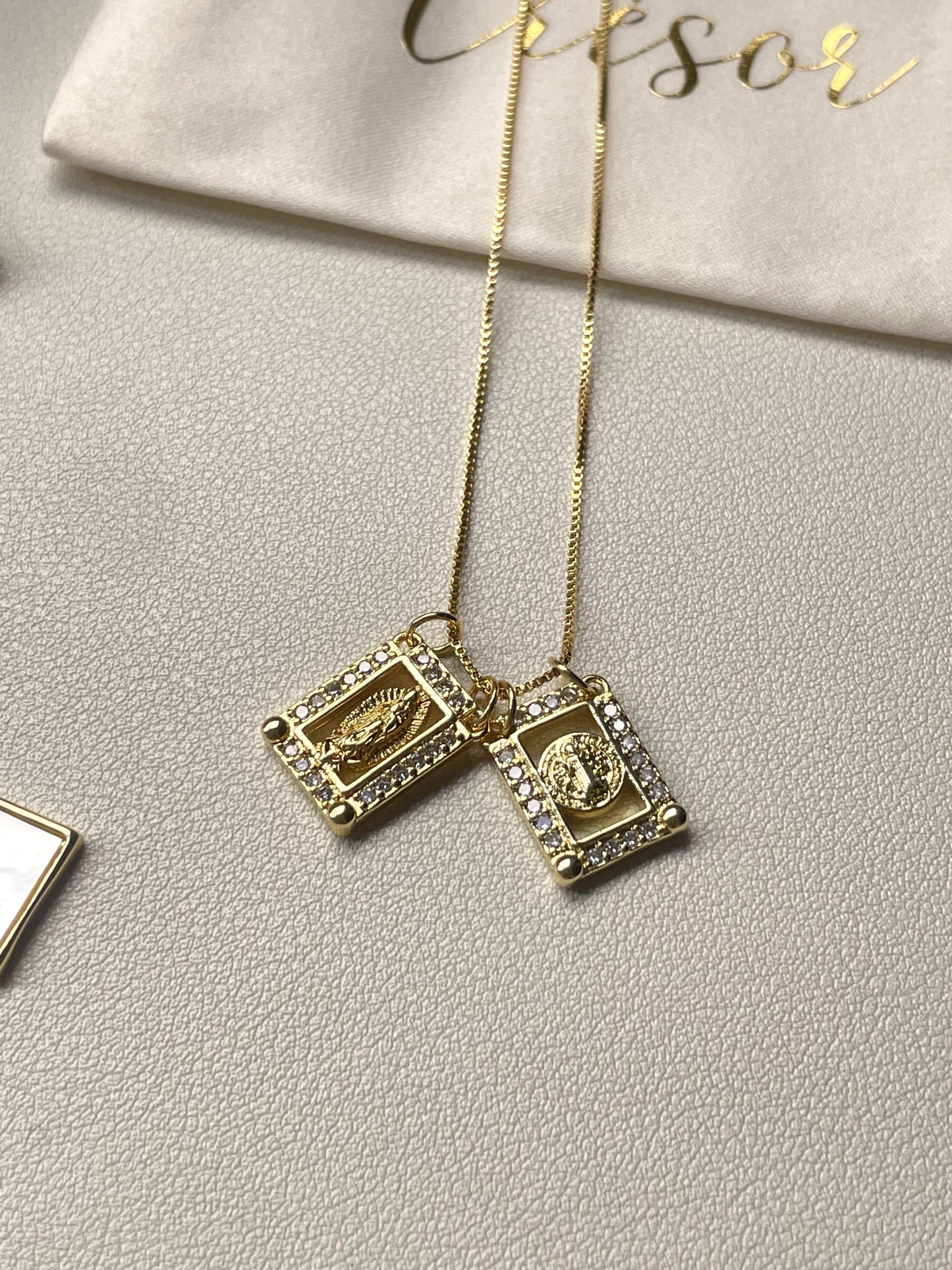 Collar religioso Virgen Maria