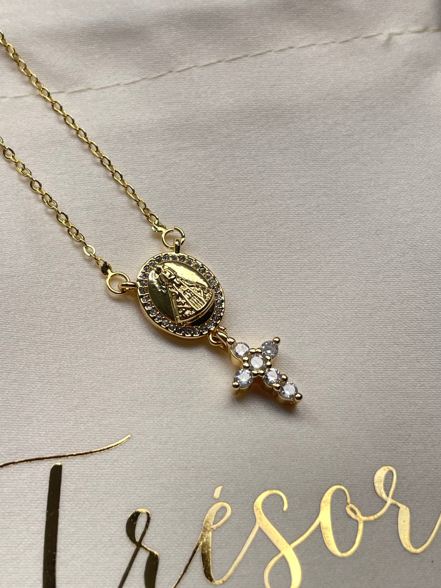 Collar medalla Virgen María