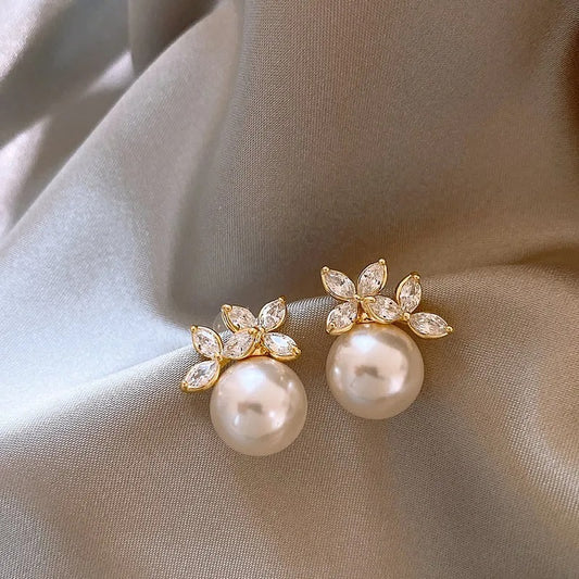 Pearl flower studs