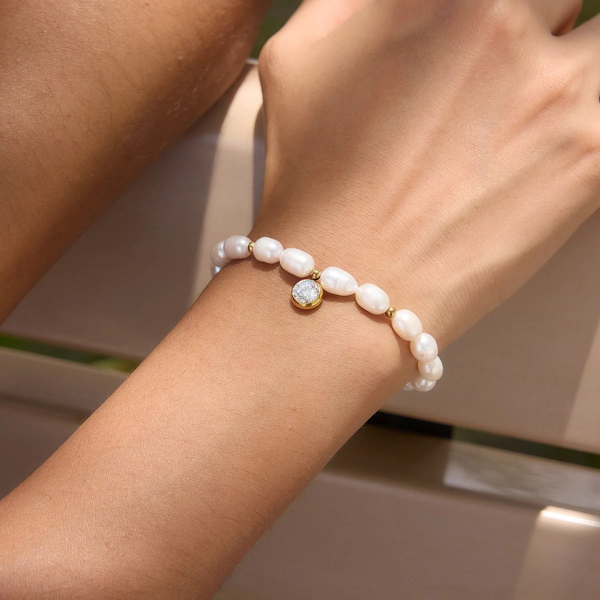 Pearl and zircon bracelet