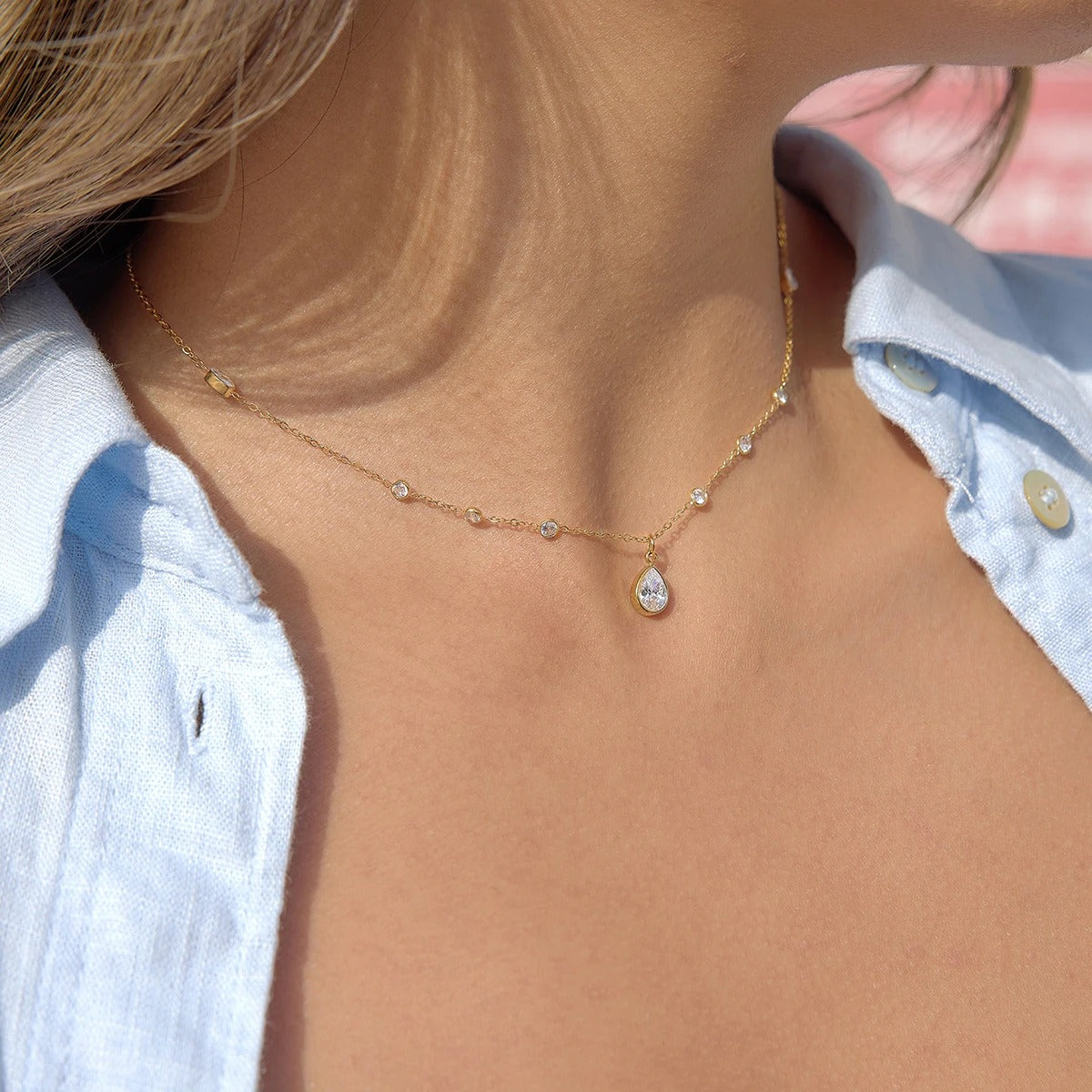 Gold necklace with zircons