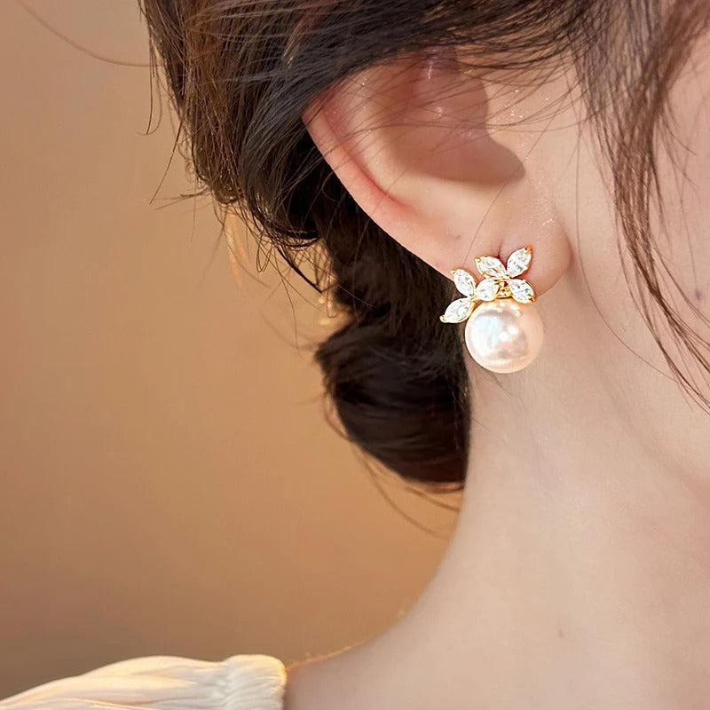 Pearl flower studs