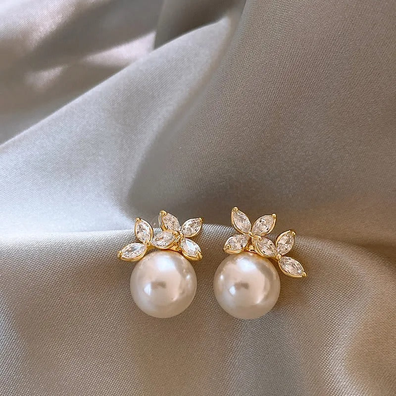 Pearl flower studs