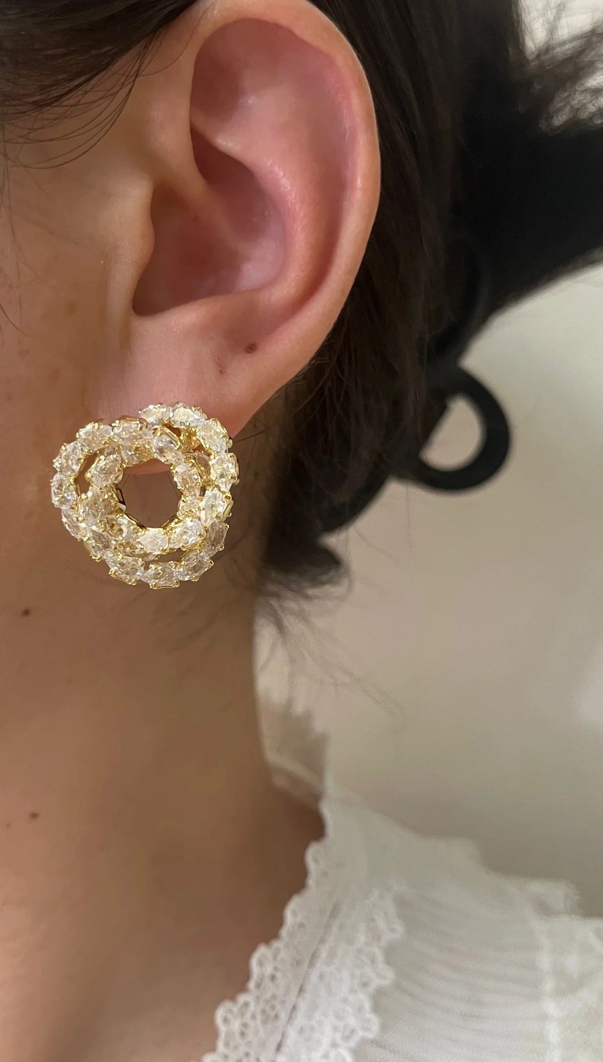 Round sparkly studs