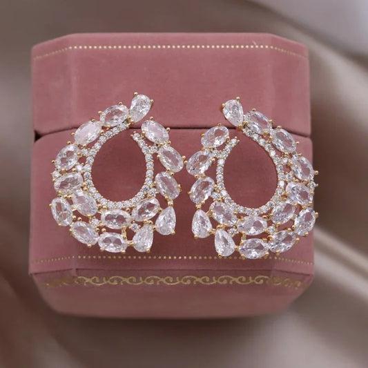 Delicate elegant round studs